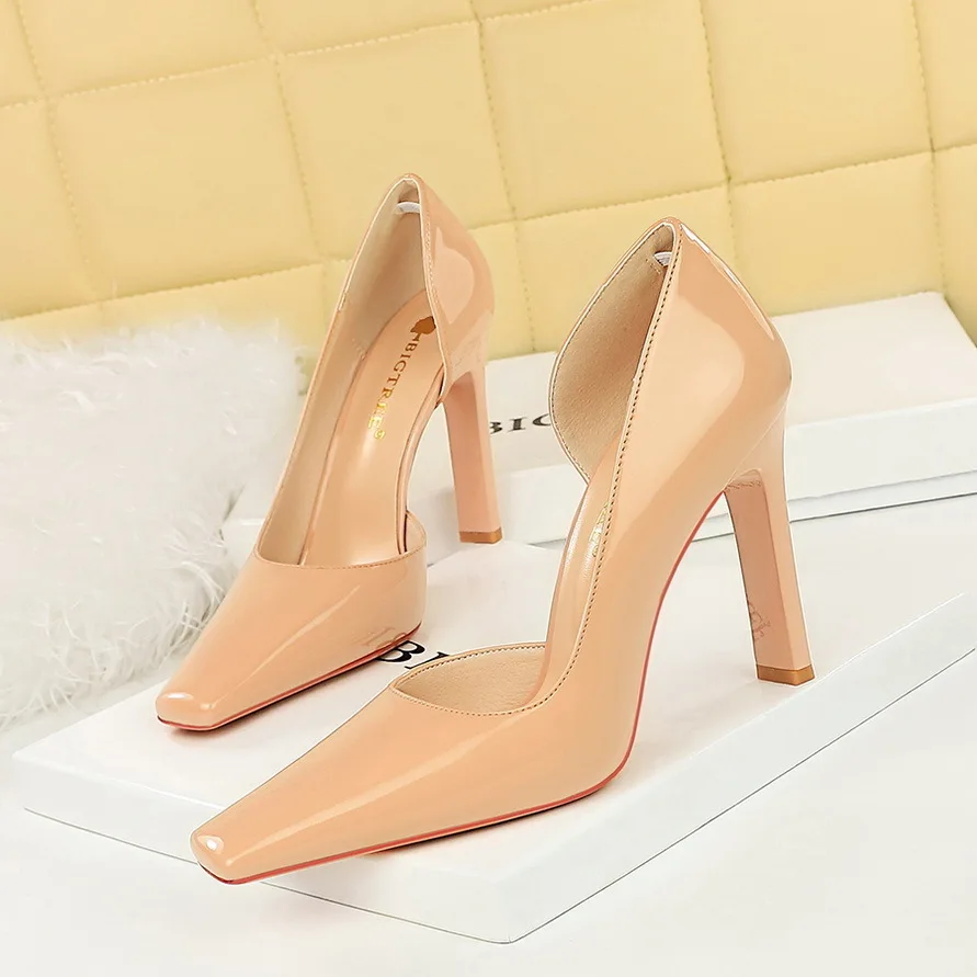 

New Style Fashionable And Minimalist Banquet Women's With Thick Ultra High Heels Lacquer Leather Shallow Mouth Side Hollow pumps