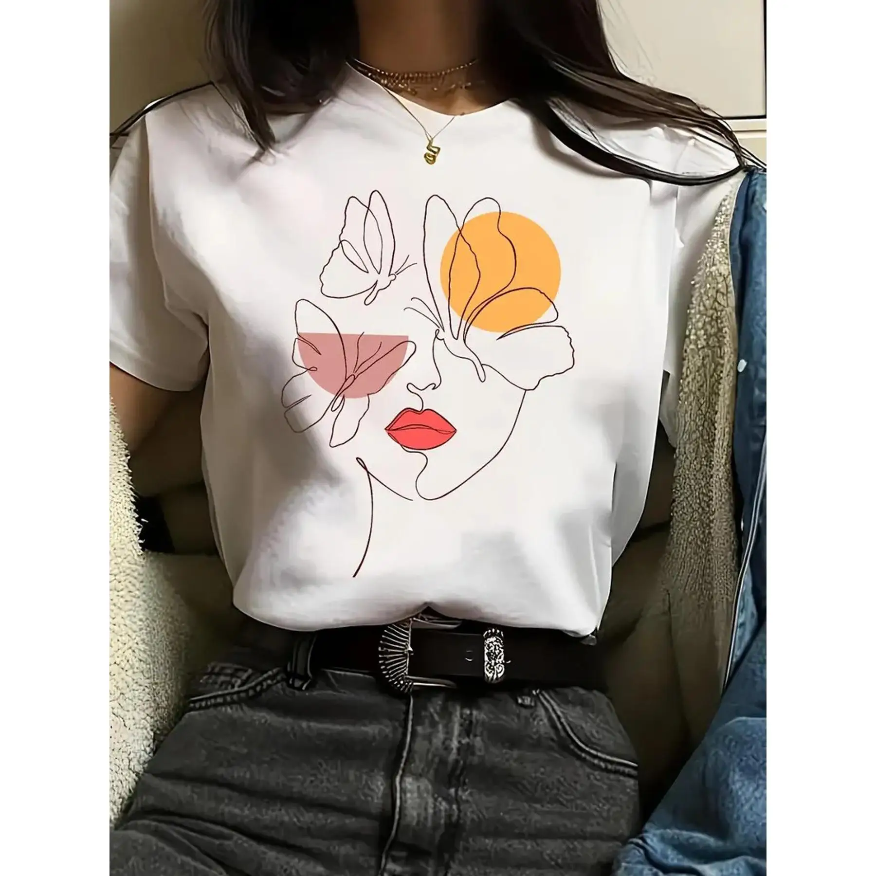 

Figure And Butterfly Print T-Shirt, Short Sleeved Round Neck Casual Top for Summer And Spring, Casual Round Neck Short Sleeved