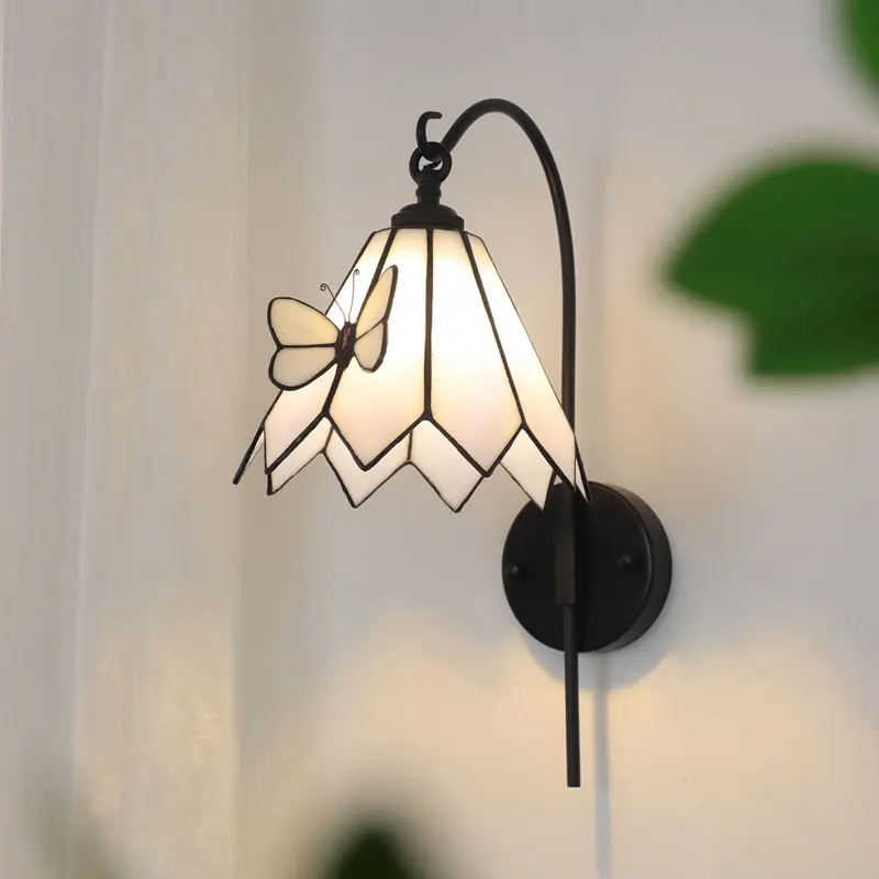 

French retro personality creative bedside butterfly lamp master bedroom nostalgic homestaybedroom atmosphere decorative lamp