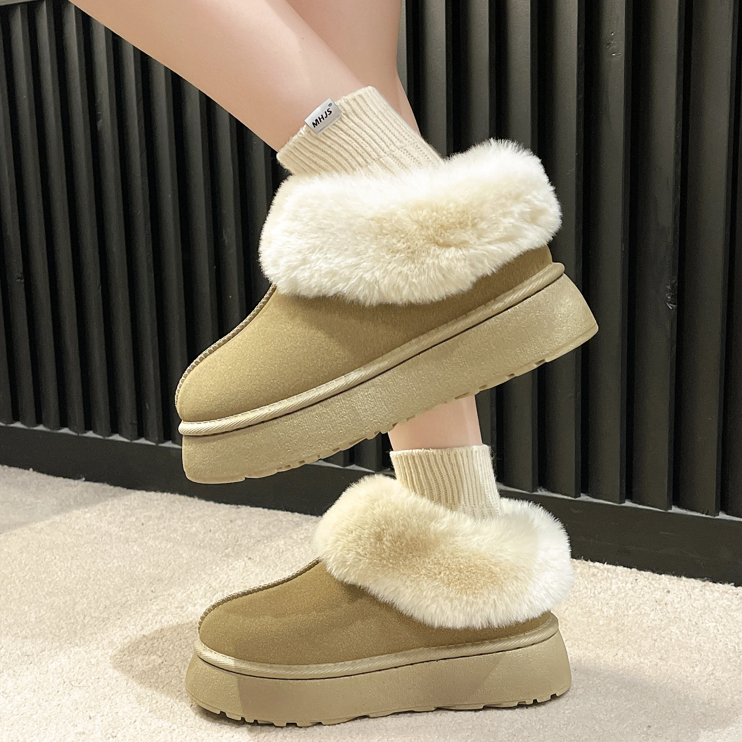 Fur one-piece thick-soled snow boots women\'s shoes autumn and winter warmth plus velvet snow shoes wool shoes half slippers