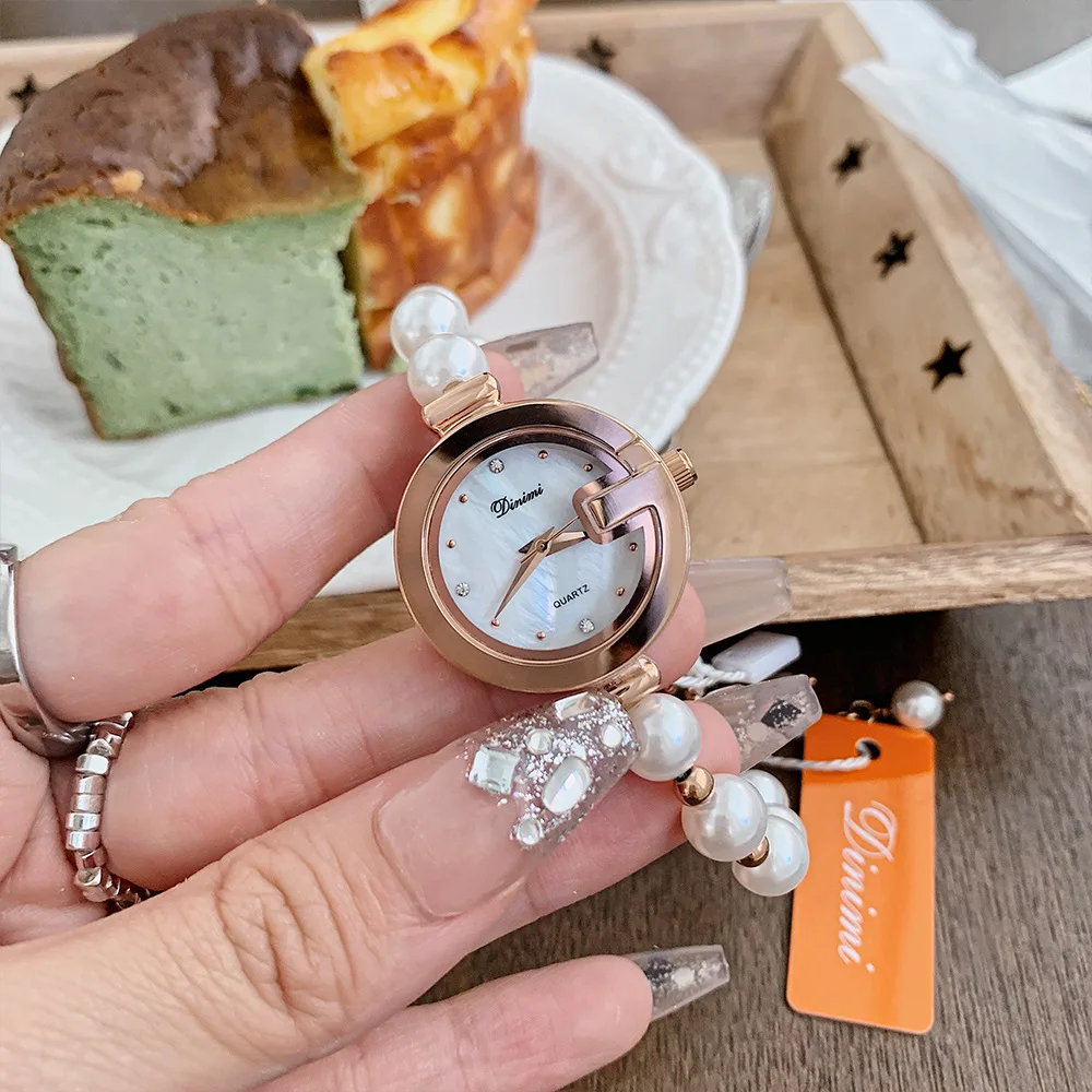 Elegant women's watch, pearl bracelet watch, fashionable and simple, high-value women's quartz chain watch, a gift for women.