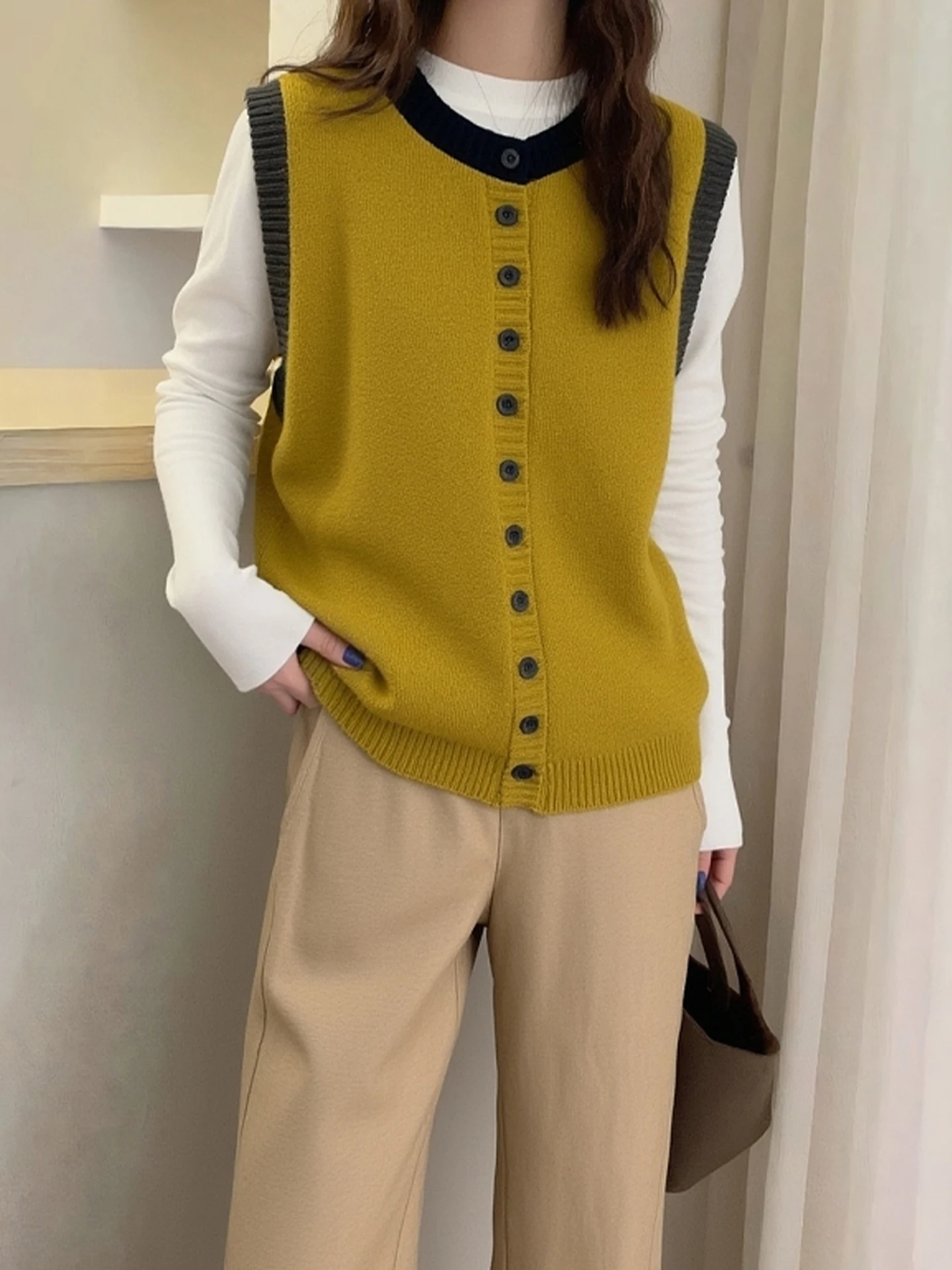 

Loose Fit round Ne Svel Knitted Vest Simple Design Autumn Faion Korean Sle Camere Vest Comfortable Breathable Top