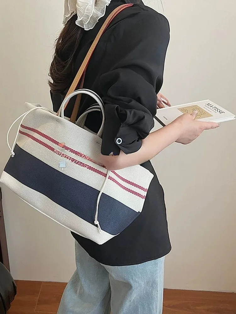 sac-fourre-tout-raye-tendance-en-toile-contrastante-style-coreen-porte-epaule-ou-croise-nouvelle-collection-2026-loisirs