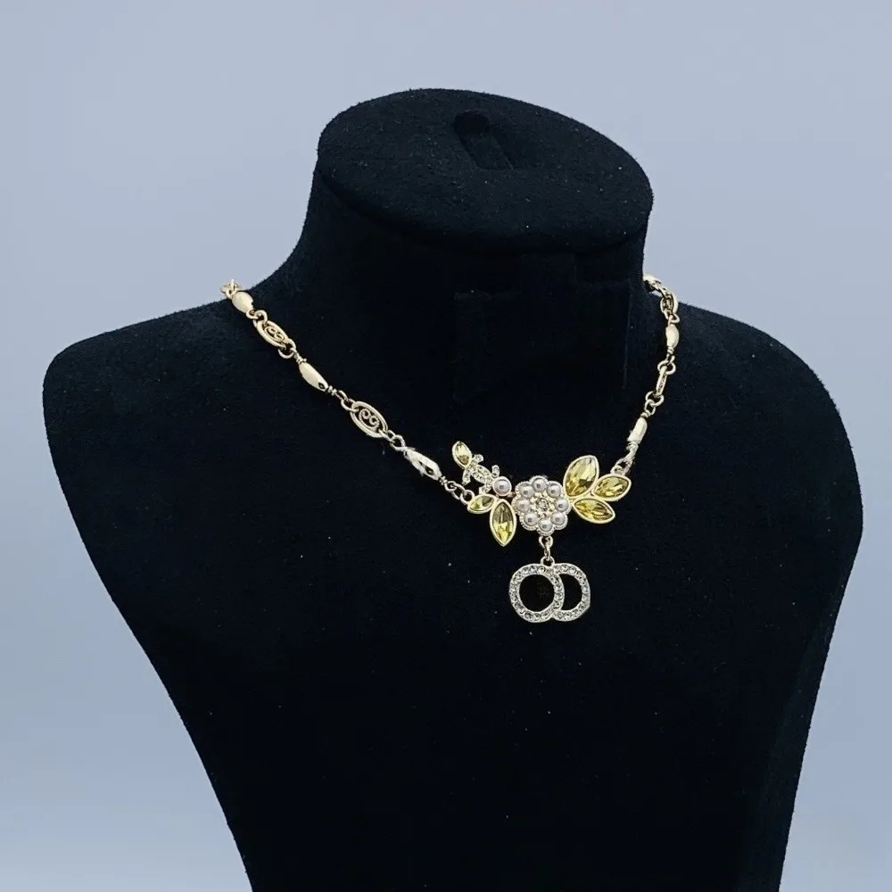 

2025 New Necklace Premium Retro Sweet Pendant Suitable for Daily Wear