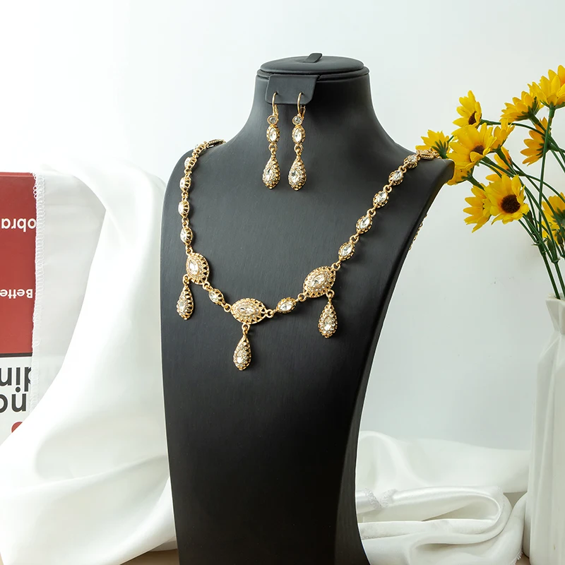Formal Golden Crystal Jewelry Set Ornate Floral Link Design Ideal For Weddings Galas Middle Eastern Dinners Elegant Daily Wear