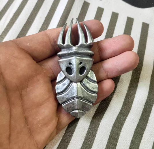Op voorraad Hollow Knight Game Perifere magnetische beschermende Talisman Collectibles Decoraties Ornamenten Talisman Aangepast cadeau