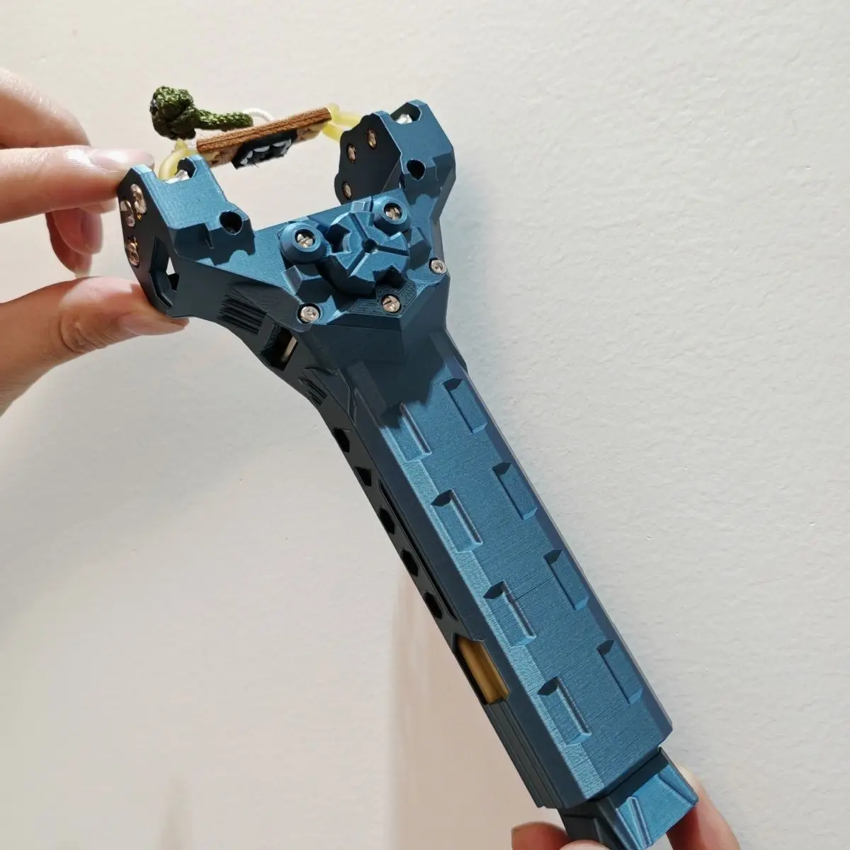 Outdoor Plastic Press Automatic Loading Rapid Fire Slingshot, Large Capacity Magazine, Dual Trajectory Shooting Toy Tool