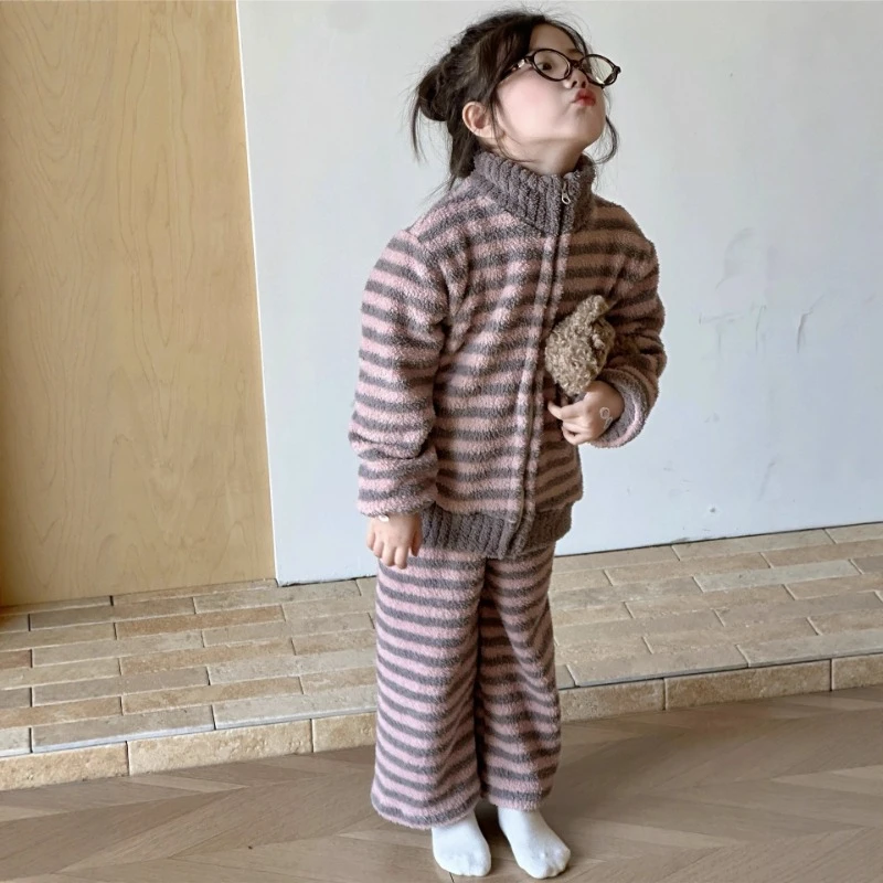 

2025 Girls Coral Fleece Pajama Set, Zip-Up Plush Loungewear for Big Kids & Teens Winter Sleepwear