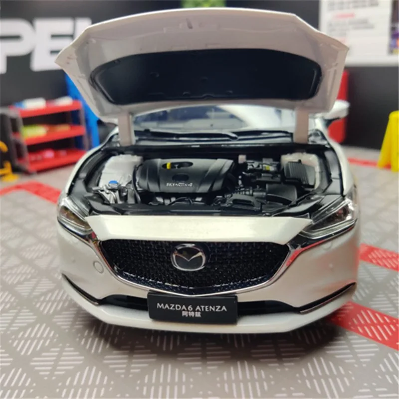 Mazda-子供用ミニチュア車,金属製おもちゃ,合金車モデル,高いシミュレーションコレクション,ギフト,装飾,新しいコレクション,1:18