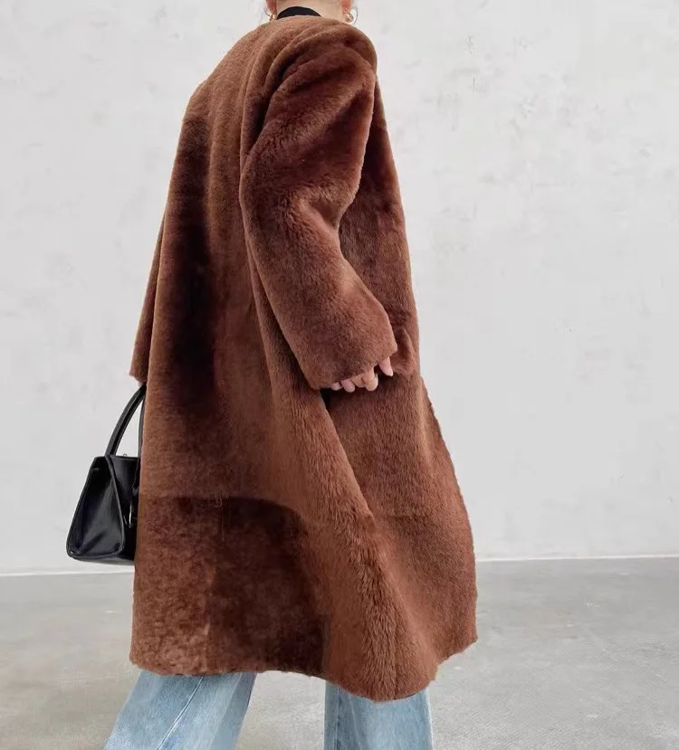 Genuine Leather Long Coat with Minimalist Urban Silhouette and Fur Integrated Fur Coat