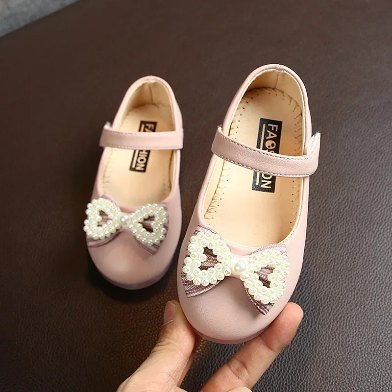 Girls Fashion Sweet Princess Shoes Children Solid Color Leather Shoes Kids Chic Flats with Simple Pearl Bow for Party Wedding