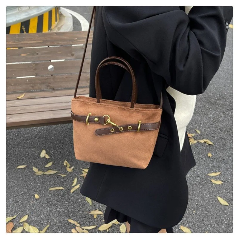 

High-End Niche Commuter Small Bag 2025 A/W - Women's Retro Coffee Color, Crossbody (Phone)/Handheld Style