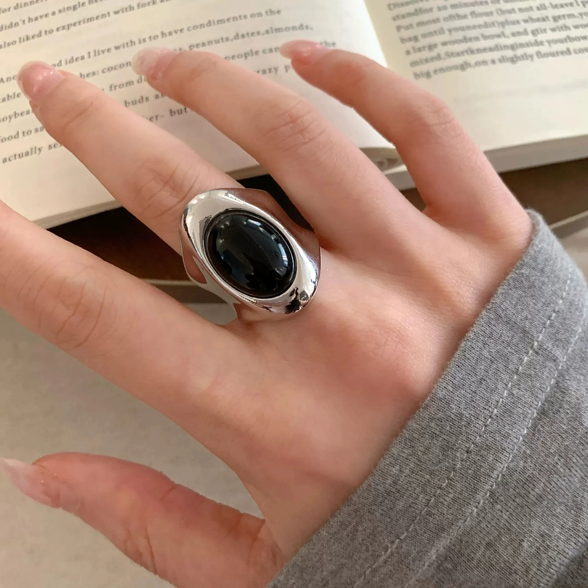 XIYANIKE Vintage Handmade Black Stone Oval Adjustable Open Finger Rings For Women Girl Fashion New Jewelry Gift Party кольцо