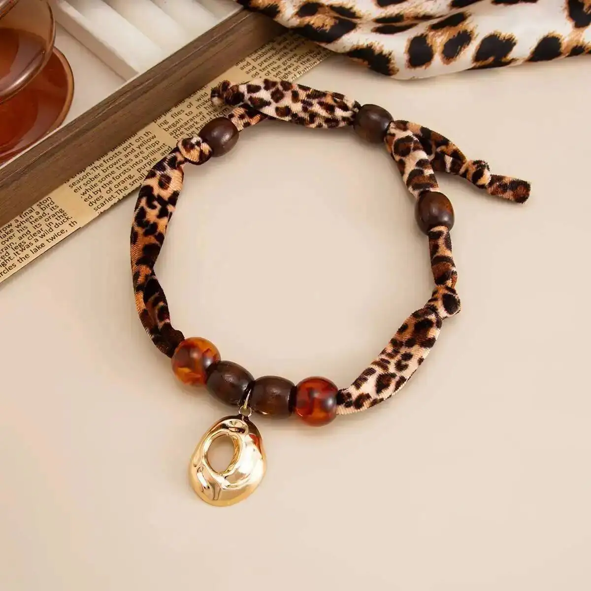 

KunJoe Vintage Leopard Print Velvet Acrylic Beads Choker Necklace Women Simple Trend Hollow Irregular Geometric Pendant Necklace