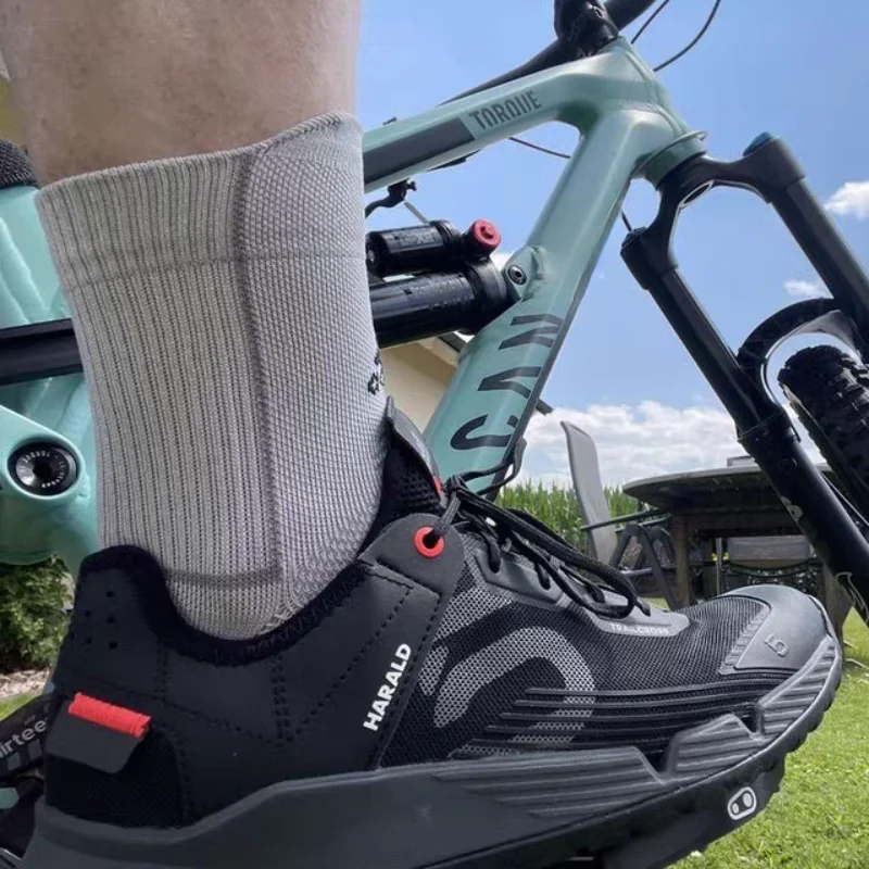 

Five Ten Men's Casual Cycling oes Sport Running oes Mountain Bike Riding oes Flat Pedal Downhill oes Comfortable Men'...