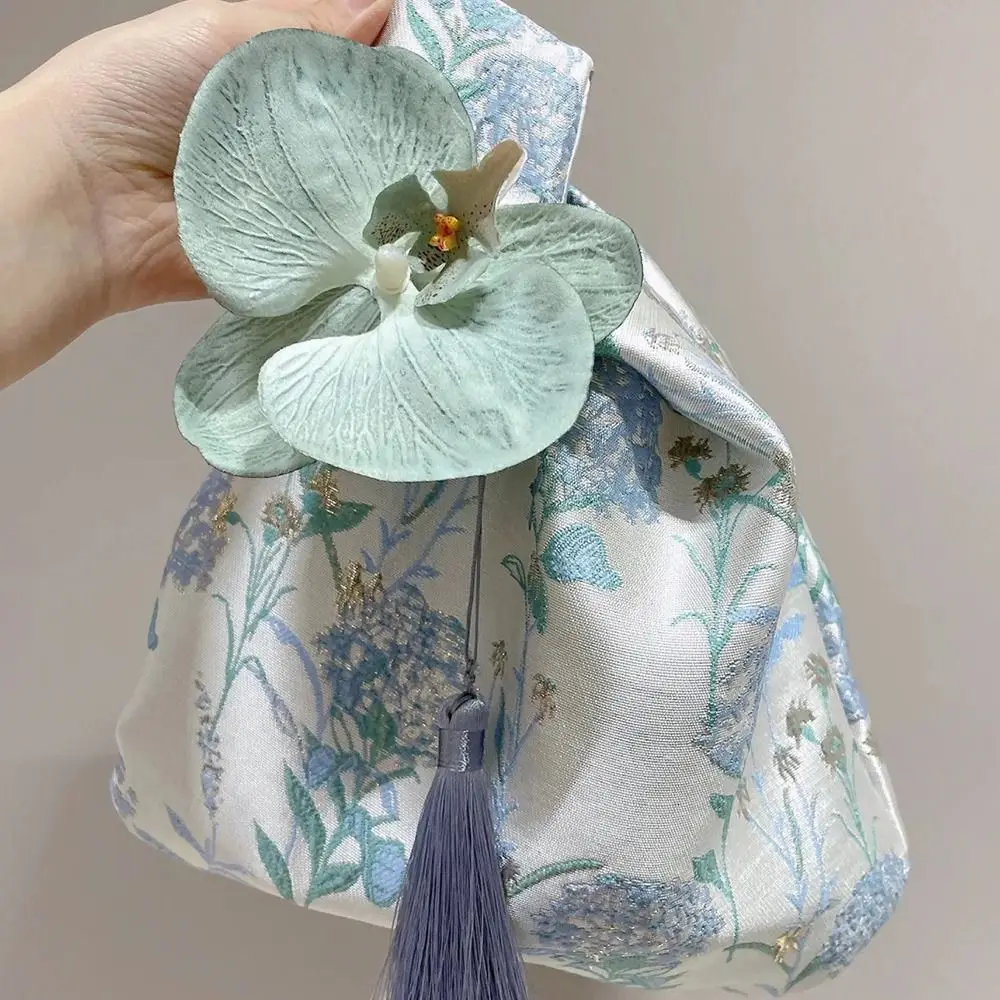 Bolsa con colgante de flor, bolsa de almuerzo con temperamento, bolsa de muñeca con nudo de borla, accesorios Cheongsam, nuevo bolso de estilo chino, bolsa para artículos pequeños