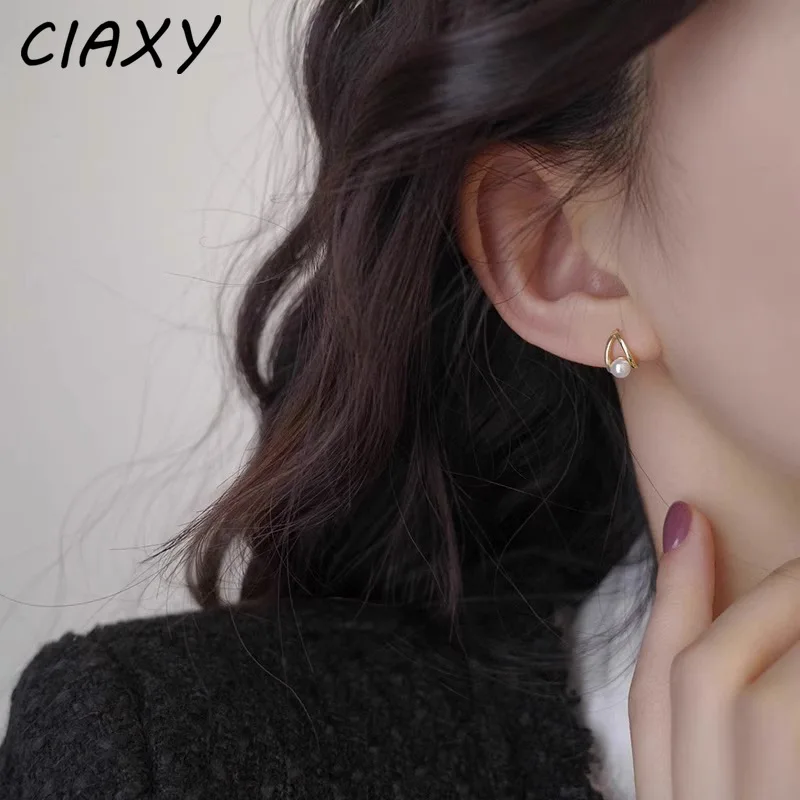 Fashion Hollow Simulated Pearl Stud Earrings for Women Trend 2023 Korean Style Small Advanced Earring Mom Party Piercing Jewelry