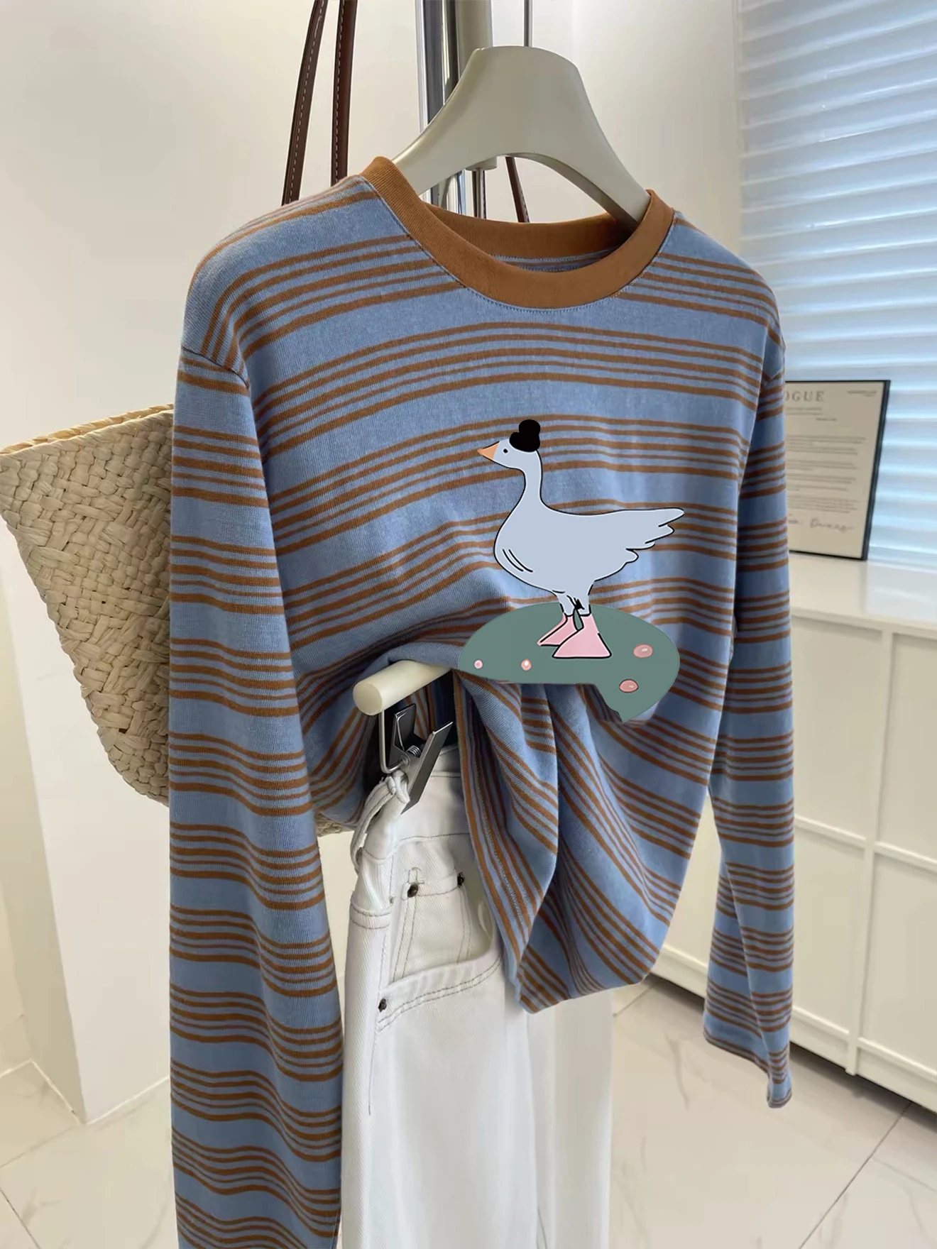 Loose Fit Women's Long Sleeve round Neck T-Shirt Casual Basic Top White Enhancing Blue Stripes Design Autumn Season Fashion