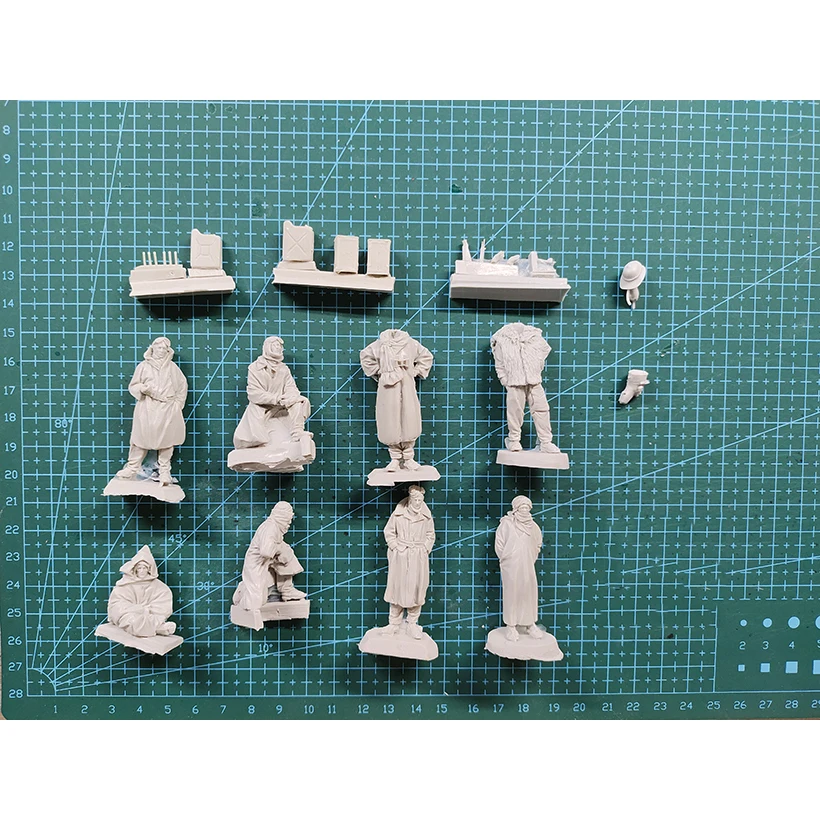 1/35 Scale Unpainted Resin Figure Long Range Desert Group (LRDG) Crews 8 figures collection figure