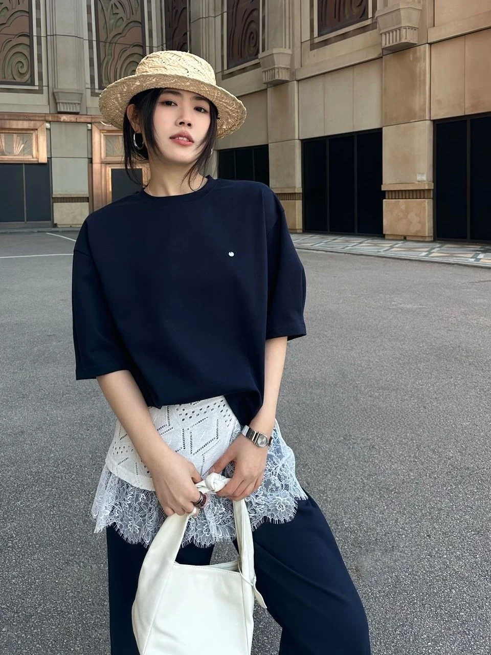 

Корейский повседневный комплект из двух предметов: свободный свитшот и брюки с кружевом для женщин, весна 2026, модный, удобный, универсальный наряд