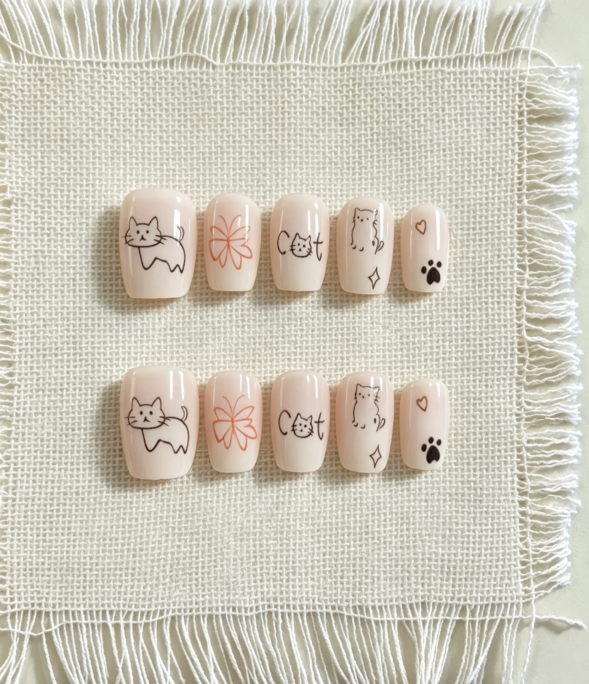 10 Pieces of Ins-Style Simple Cat Paw Nail Art, Short Square Round Milky Nude Color Hand-Painted Cat Paw Prints, Gentle Everyday Handmade Fake Nail Stickers