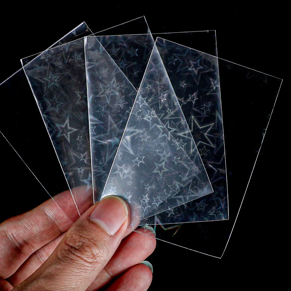 50pcs 61x88mm Laser Korea Karten hüllen Foto karten klarer Schutz kpop Schild Brettspiele Tarot karten Fotokarten schutz folie