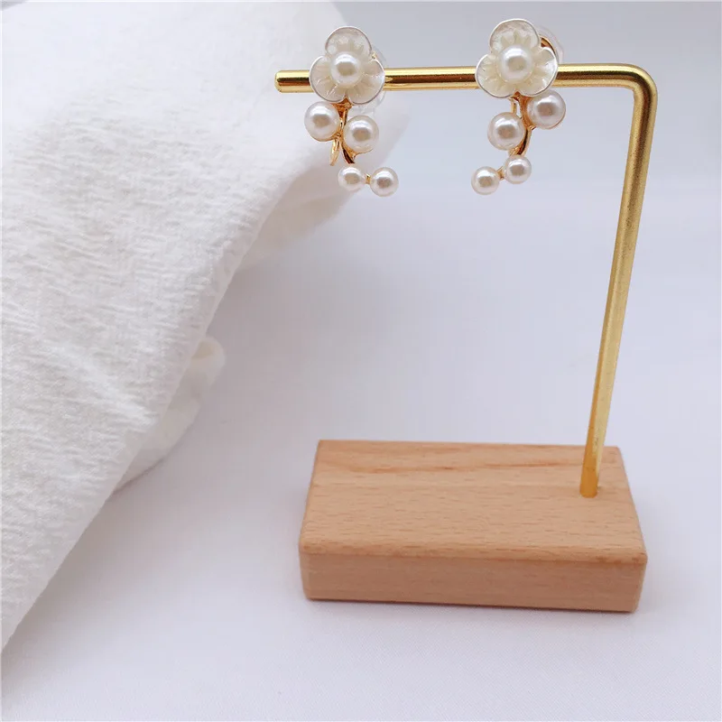 GRACE JUN New Arrival Baroque Temperament Clip on Earrings Sweet Pearl Flower Mosquito Coil Ear Clip Earrings Female Jewelry