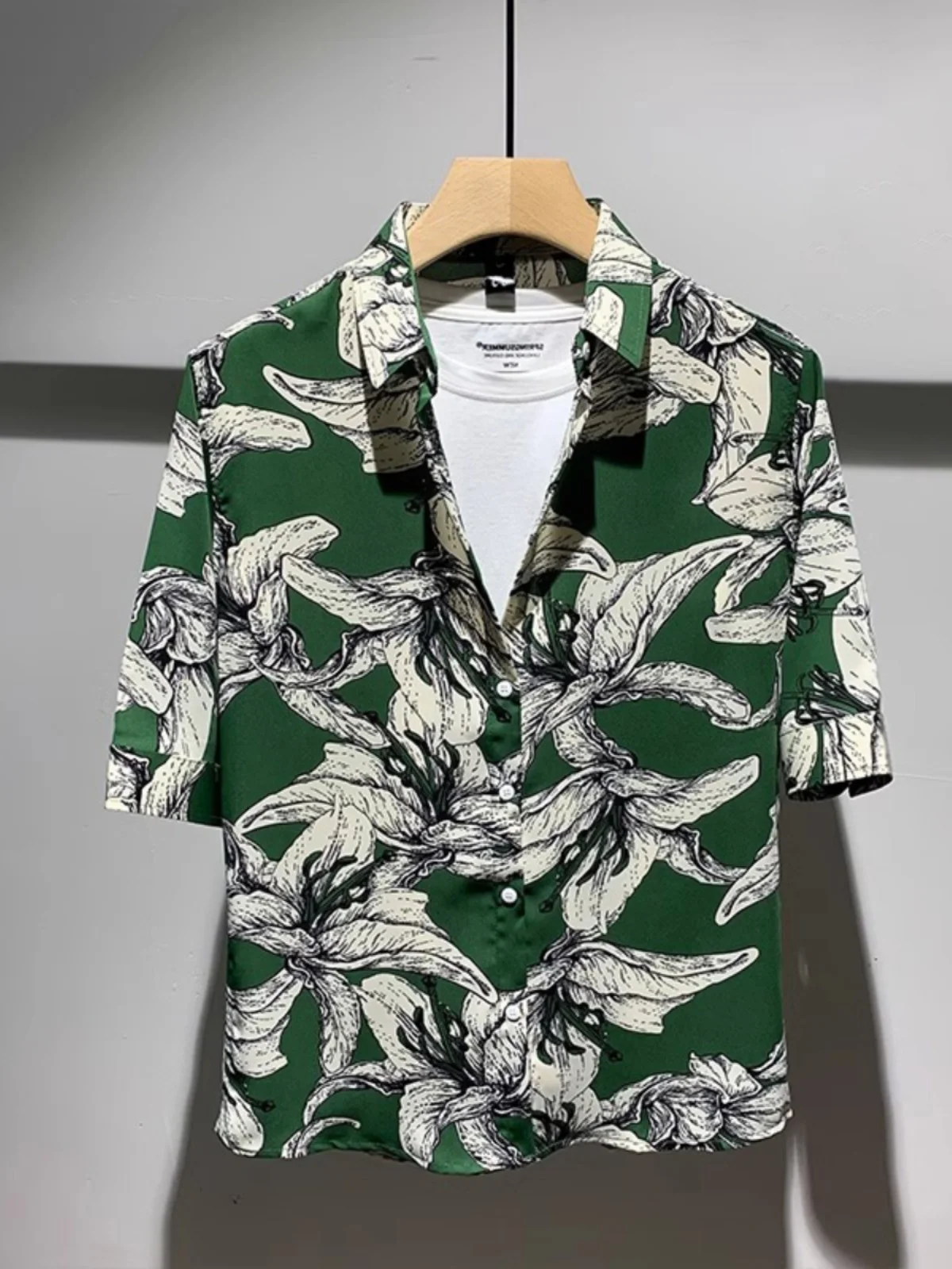 Premium Ice Silk Lightweight Floral Shirt Men's Summer New Style Trendy Short Sleeve Top Slim Fit No Ironing Design Casual Wear