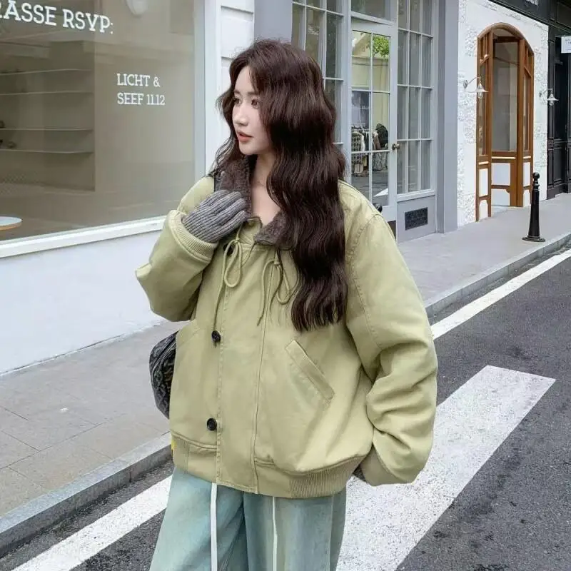 เสื้อแจ็คเก็ตสไตล์เกาหลี ฤดูใบไม้ร่วงและฤดูหนาว แจ็คเก็ตสั้นสำหรับผู้หญิง เสื้อโค้ทลำลองสำหรับฤดูหนาว ไซส์เล็ก แฟชั่นน่ารักสไตล์คาวาอี้