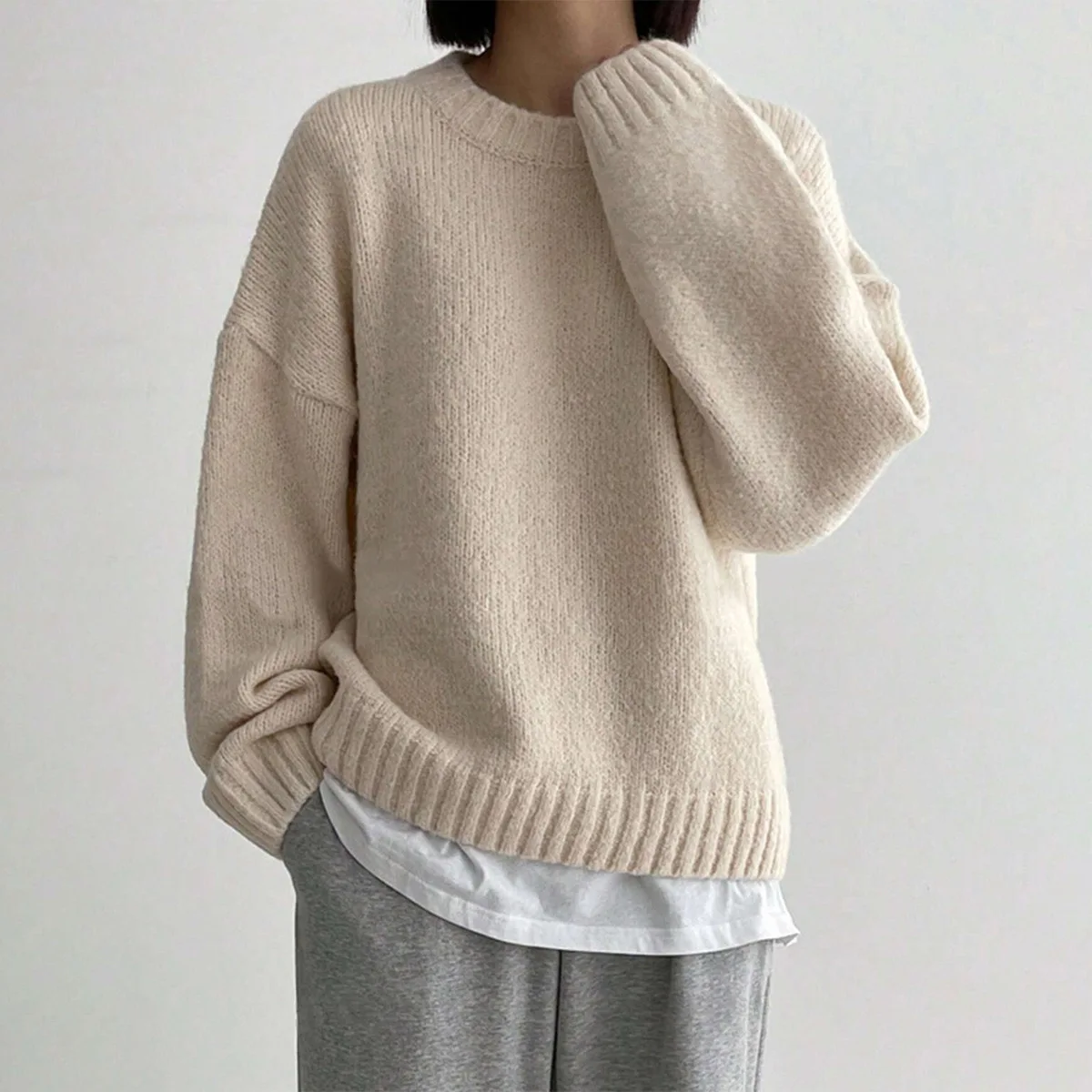 

2025 Autumn and Winter Versatile Round Neck Thick Solid Color Knitted Sweater Women's Pullover Long Sleeved Sweater Top