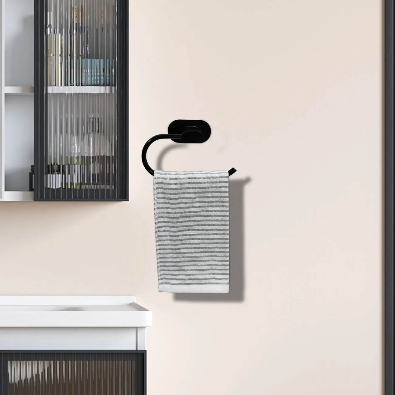 

1 шт. настенный самоклеящийся черный держатель для бумажных полотенец, современный минималистичный дизайн для кухни, ванной комнаты, офиса и гаража