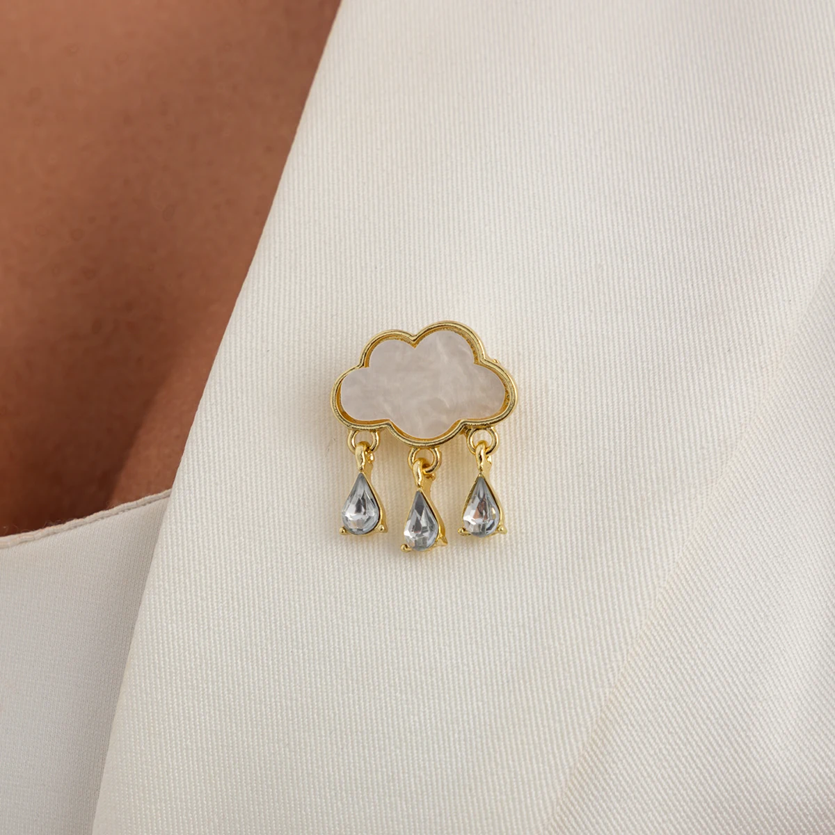 IngeSight.Z 3 Styles Exquisite Metal Bow Resin Rose Cloud Rhinestone Tassel Brooch Women Trendy Suit Jeans Skirt Pin New Jewelry