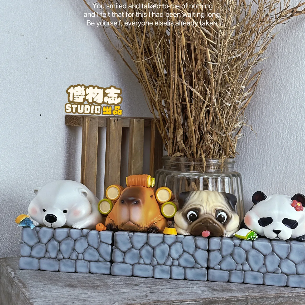 

BOWUZHI Studio Animals On The Wall Figure Capybara Pug Panda Polar Bear Collection Scene Decor Funny Birthday Gift Photo Props