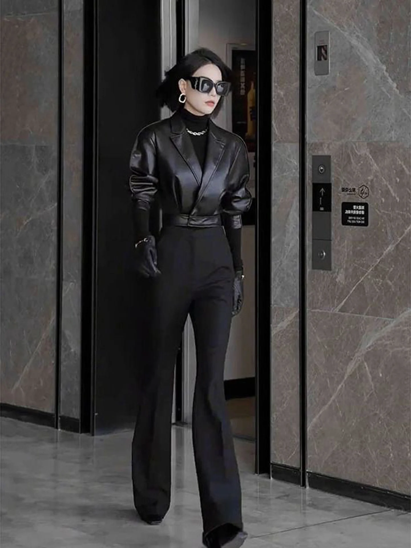 Fashionable Retro Slimming Black Leather Jacket And Flared Pants Two-Piece Set for Women Short Suit Collar Zipper Closure