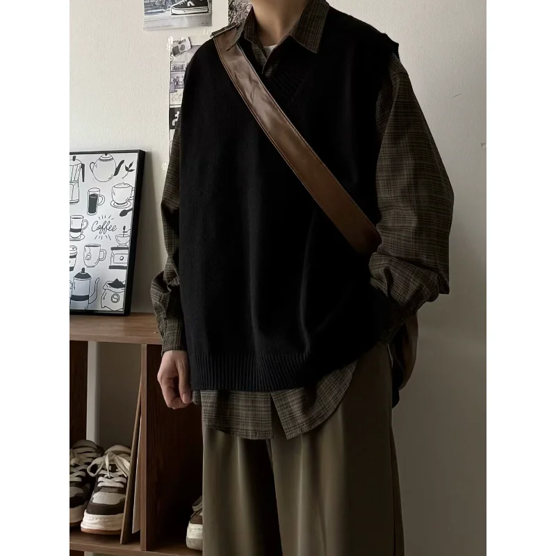 V Neck Vest Knit Sweater Mens Layering Split Hem Sleeveless Gilet Autumn Winter New Arrival Casual Fashion Knitwear