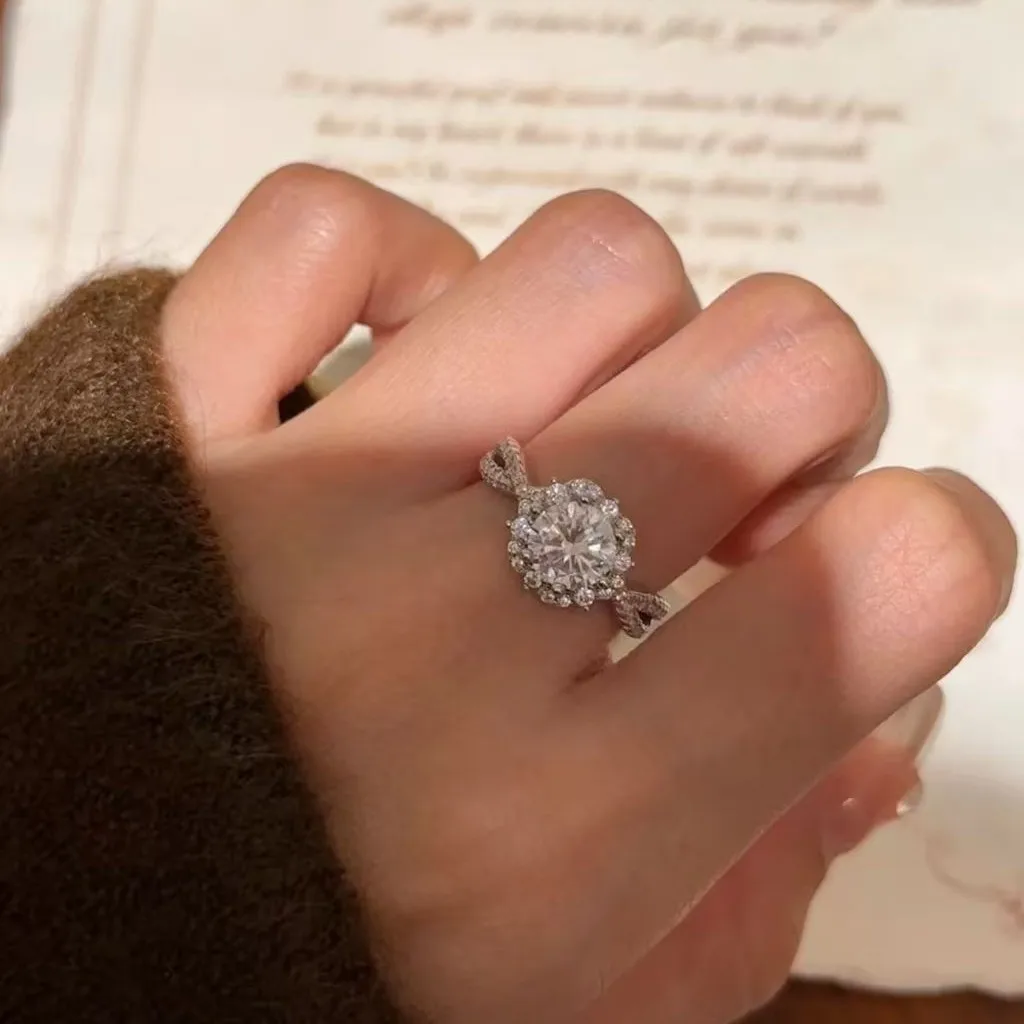 S925 Sterling Silver Elsa Princess One Carat D Color Moissanite Ring for Women Fashionable Versatile Popular Ring