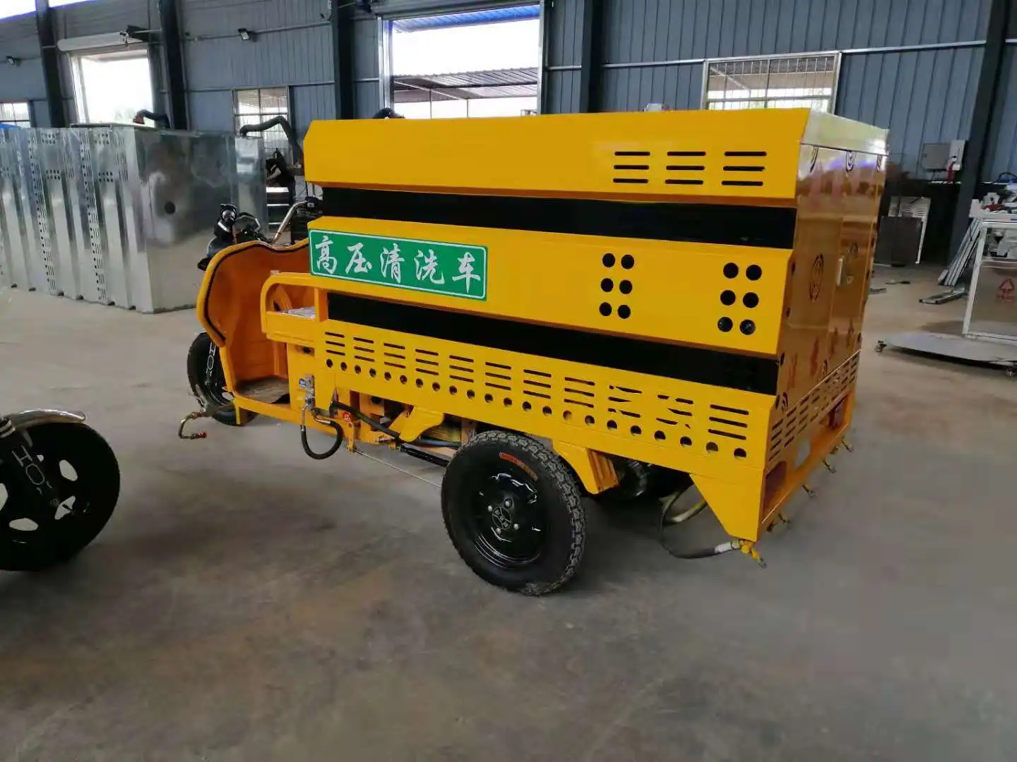 2025 Veicolo elettrico per pulizia ad alta pressione a tre ruote elettrico di alta qualità