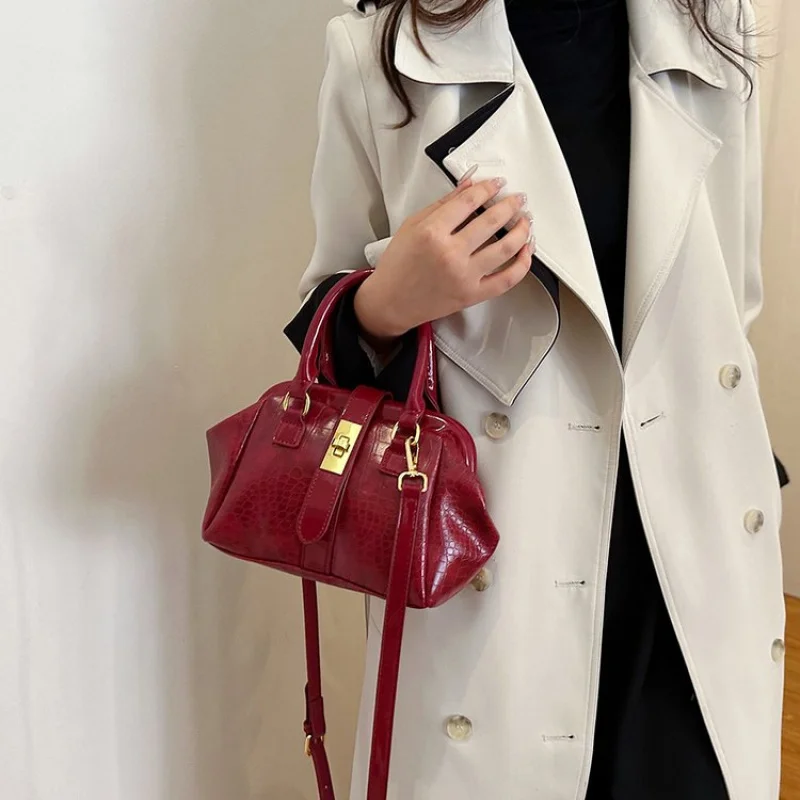 Classic Designer Paris Style Women Handbag High End Leather Elegant Design Fashionable Ladies Messenger Bag Casual Daily Bag
