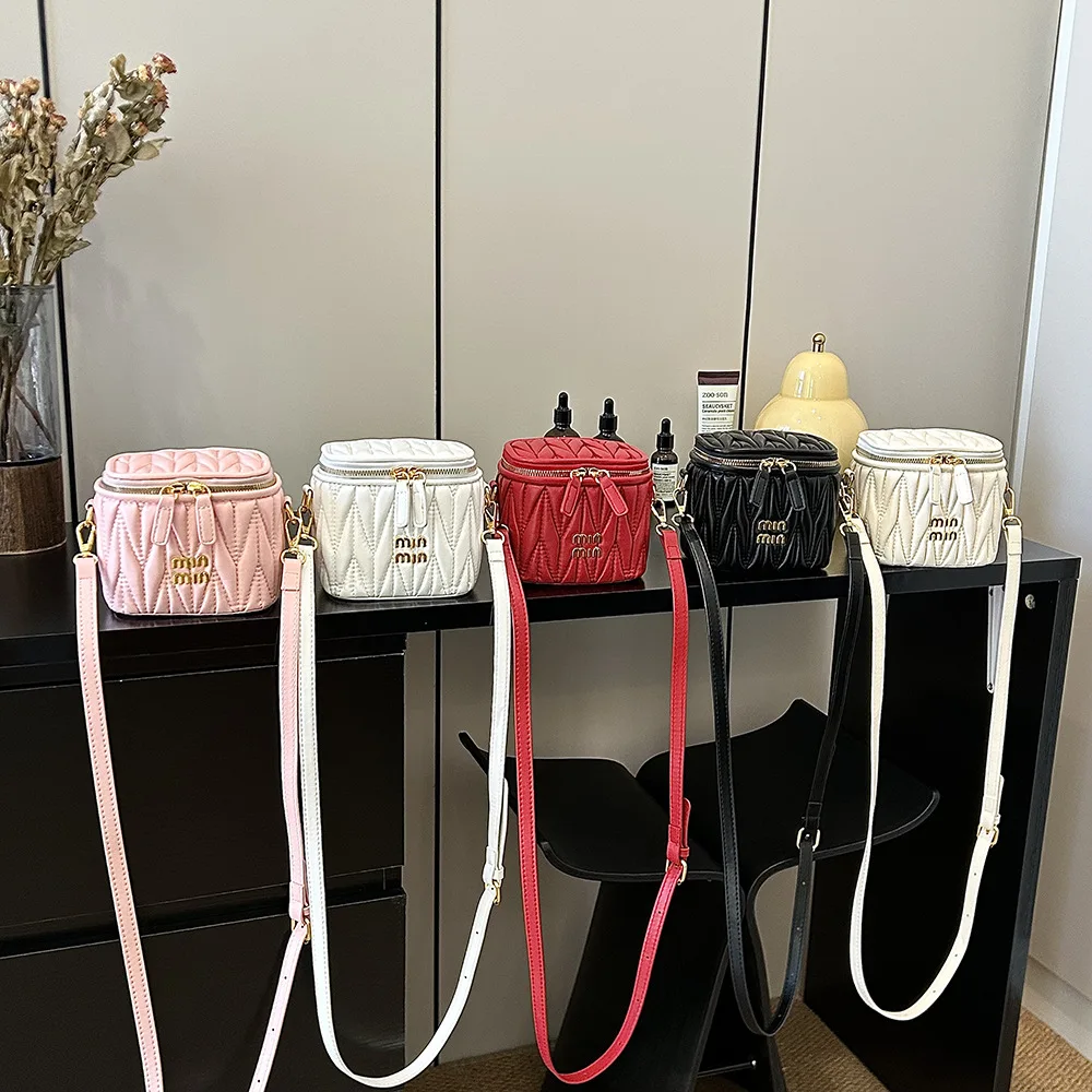 

2025 New Lunch Box Bag - Pleated Pillow Handheld Wide Strap, Underarm Small Square Shoulder Crossbody