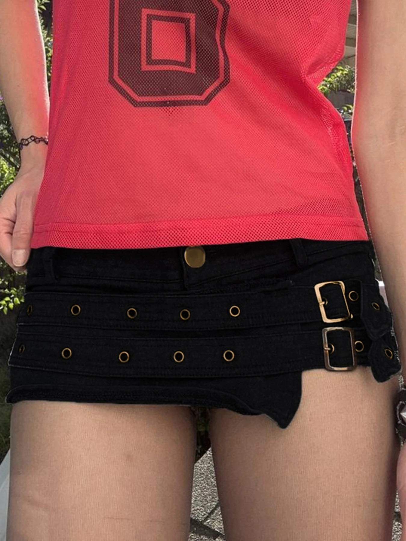 IAMSURE Donker Effen Super Mini Shorts Met Sjerpen Y2K Sexy Slanke Lage Taille Shorts Dames 2025, Zomer Mode Streetwear Dames