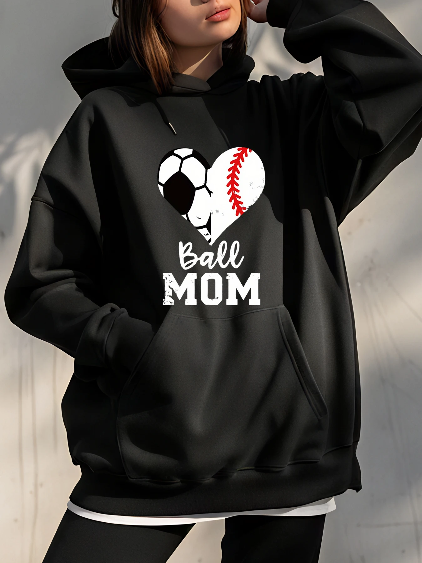 

Футбольная бейсбольная толстовка для мамы с принтом сердечного мяча, женская повседневная толстовка, спортивный фанат, подарок для мамы