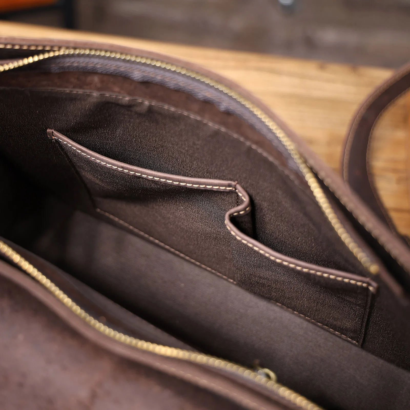 Vintage handgefertigte Aktentasche aus Crazy-Horse-Leder für Herren, echte Leder-Umhängetasche, Dual-Use-Laptop-Rucksack – Detail 16