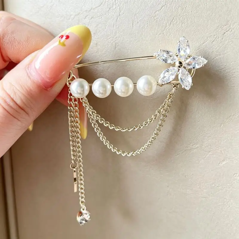 Delicate Pearl Flower Brooch Elegant Tassel Draped Chest Pin Versatile Jewelry for Wedding Bridal Accessories