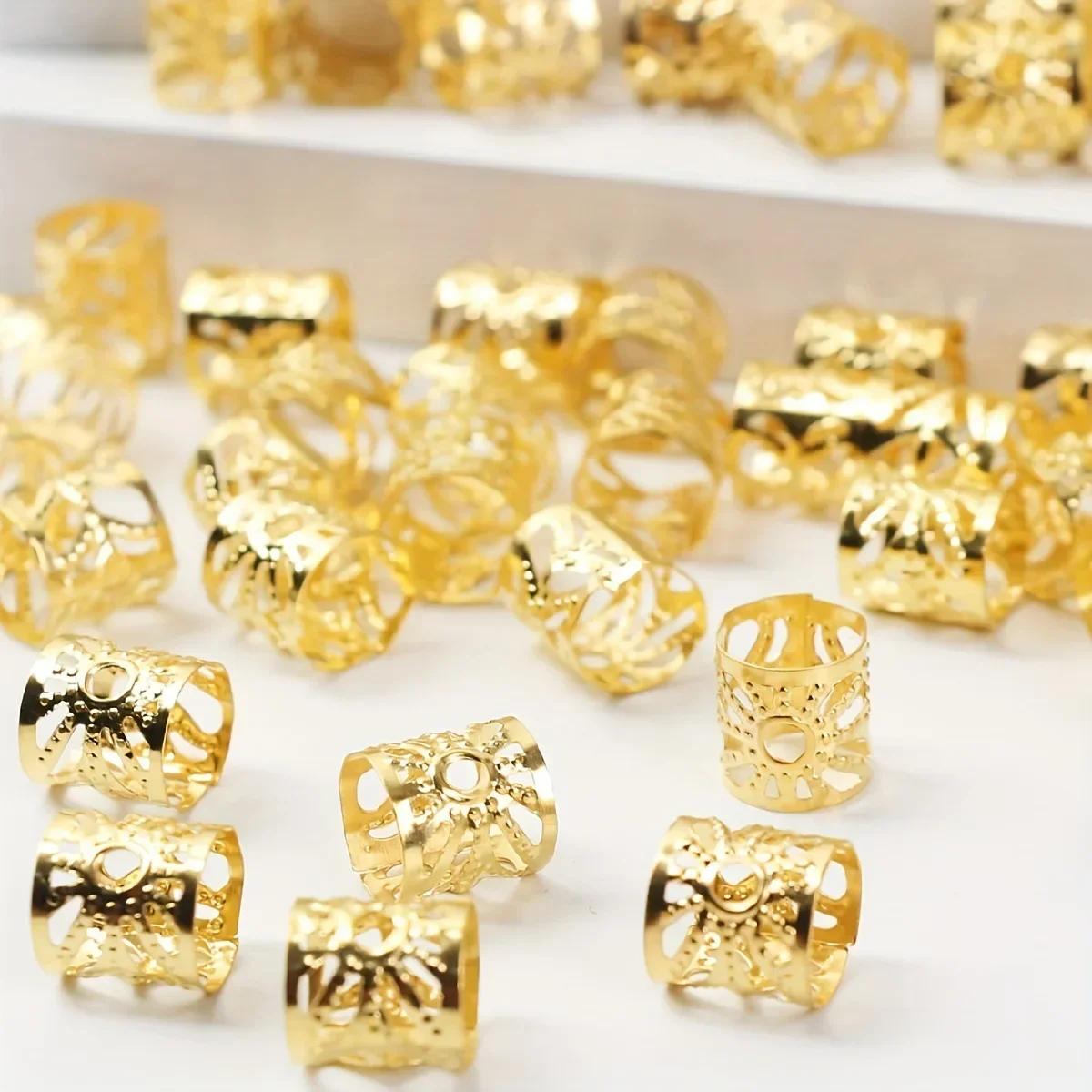 ヘアブレード用ドレッドヘアビーズ,ヒマワリのデザインクリップ,金属製の袖口のアクセサリー,透かし彫りのゴールドビーズ,40個