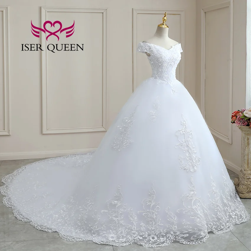 ชุดแต่งงานผ้าลูกไม้แต่งขอบแบบกำหนดเองบนผ้าตาข่าย ดีไซน์หรูหราสำหรับเจ้าสาว แฟชั่นชุดแต่งงานทรงเอไลน์แบบเปิดไหล่ WX0264 จากแอฟริกาใต้