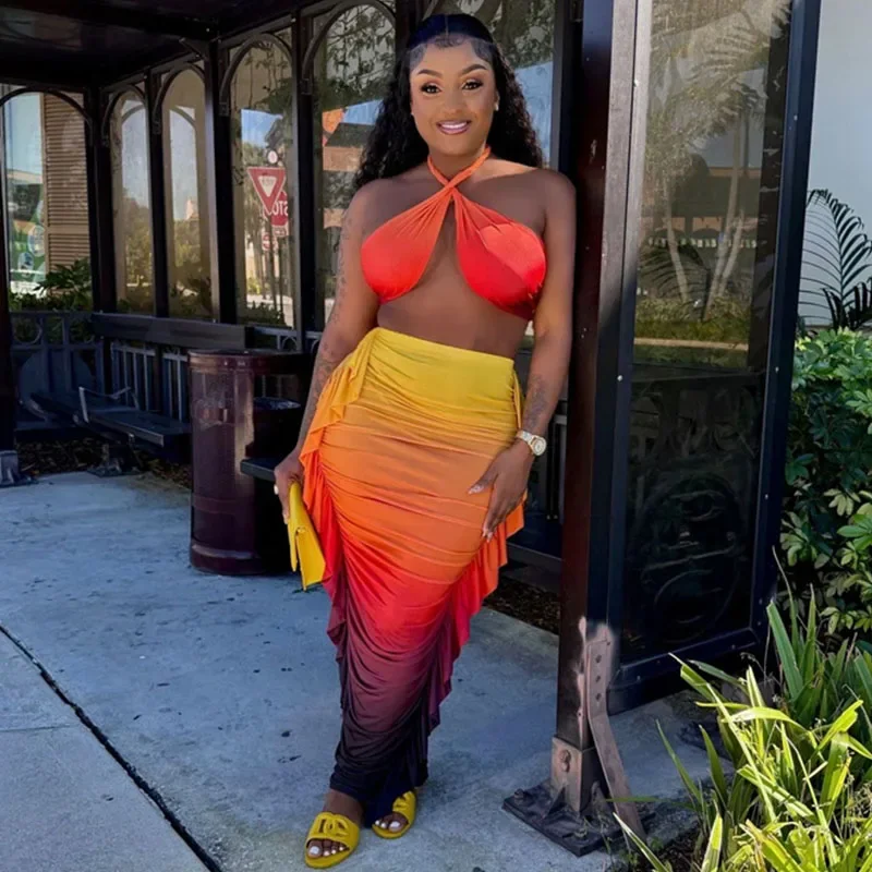 セクシーなグラデーションプリントマキシスカートセット女性 2 ピース衣装ホルター背中の開いたクロップトップ + サイドフリルシャーリングロングスカートマッチングセット