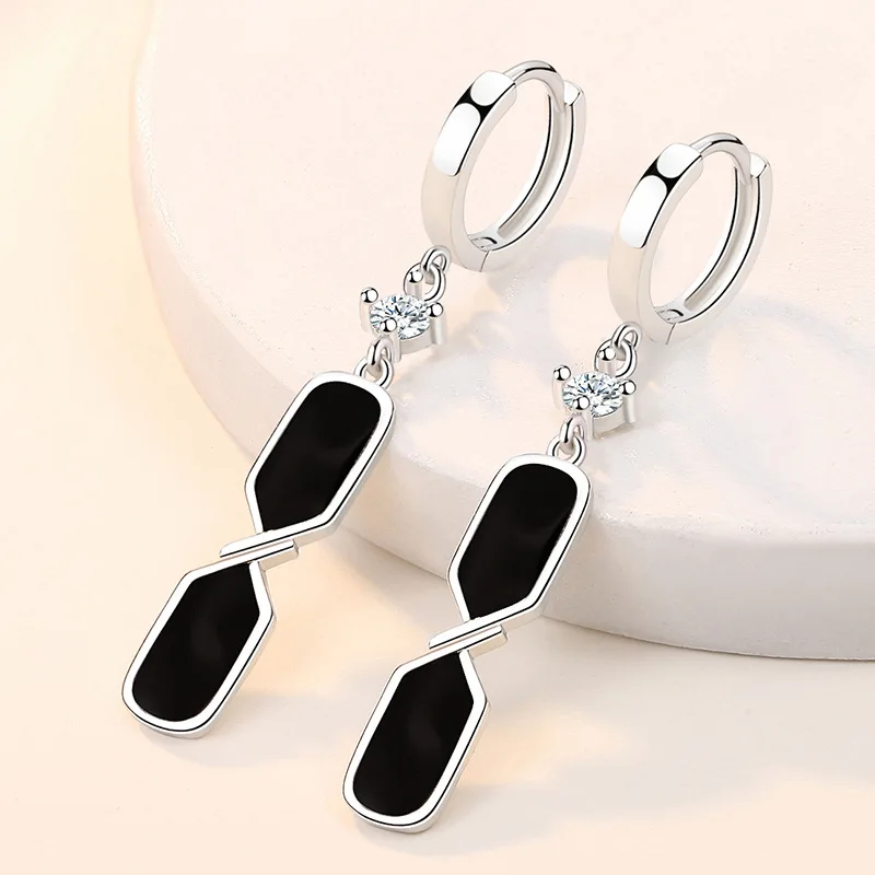 New Fashion Long Drop Earrings Smooth Huggie With Rectangular Geometric Pendant Black Epoxy Female Charm Dangle Ear Jewelry Gift