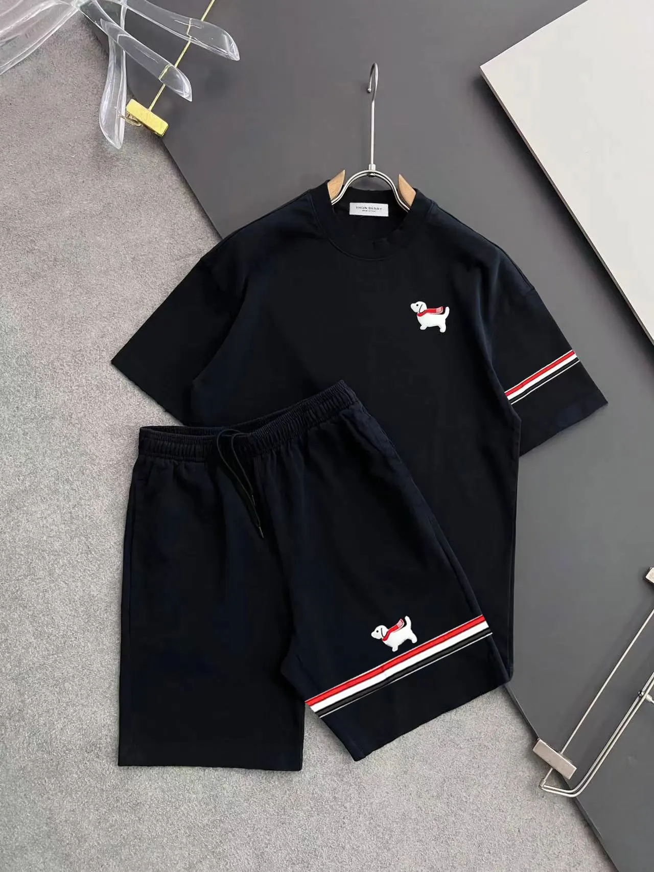 

Thon Ban Summer New Embroidered Dog ort Sve T-irt And Sport orts Men's Casual Sportswear Two-Piece Set