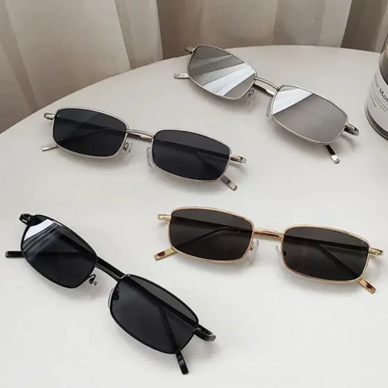 Modne małe prostokątne okulary przeciwsłoneczne męskie kobiety w stylu Vintage kwadratowe okulary przeciwsłoneczne luksusowa marka metalowa oprawka