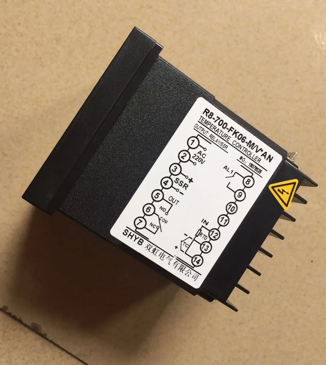 Temperature Controller Intelligent Digital Display Multifunction Temperature Control Instrument R8-700-FK06-M/V*AN